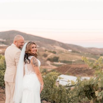 Oak Mountain Winery - Vow Renewal-Vineyard view - Wineries Near Me - Temecula, California Oak Mountain Winery - Vow Renewal-Vineyard view - Wineries Near Me - Temecula, California