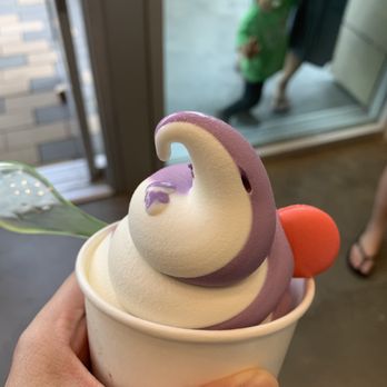 Somisomi - Milk and ube twirl in a cup - Desserts Near Me - Cupertino, California Somisomi - Milk and ube twirl in a cup - Desserts Near Me - Cupertino, California