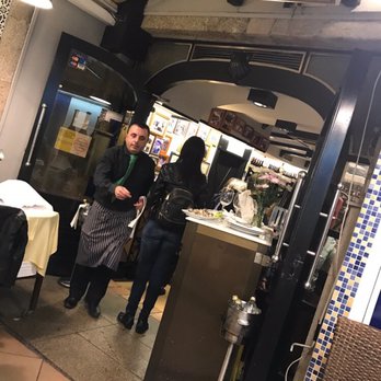 A Barrola - Entrance - Seafood Near Me - Santiago de Compostela, C