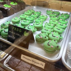 Sweetness And Honey Bakery - Frog macarons!
