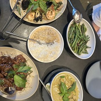 Wild Ginger - green curry chicken, Seafood Thai Noodles, Sichaun Green Beans, 7 Flavor Beef - Thai Near Me - Seattle, Washington