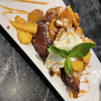 Café Luna - Peach French Toast - Coffee & Tea Near Me - Cambridge, Massachusetts