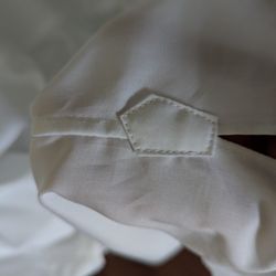 Trend Custom Tailors - The sewing of the other gusset is misaligned