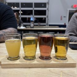 Blue Barn Cidery - Yummy flight of beer