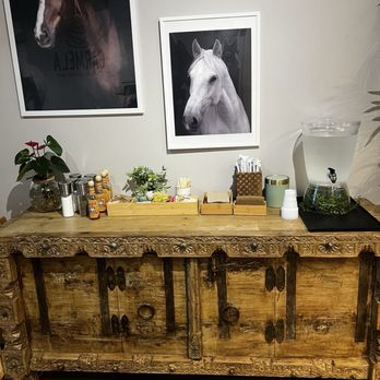 Carmela Coffee - Wellington - Condiments table - Coffee & Tea Near Me - Wellington, Florida