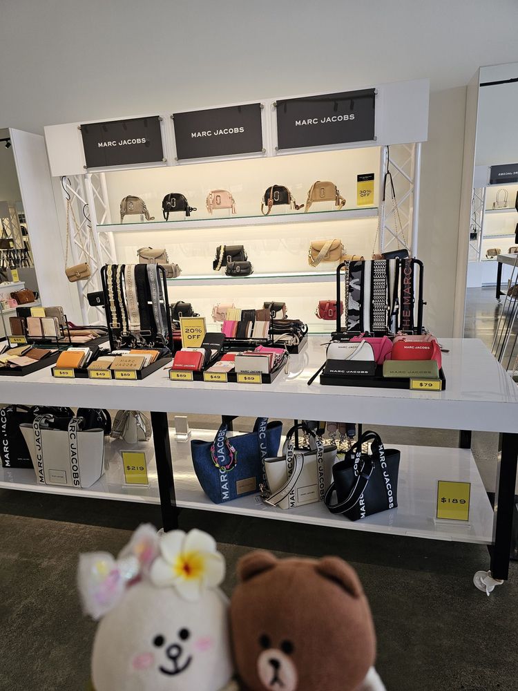 Marc Jacobs Outlet Logo