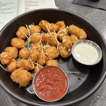 Larks Entertainment - Restaurants Near Me - Kansas City, Missouri