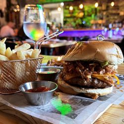 EL Patio Live By Restaurant - Frita Ganster