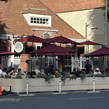 Urth Caffé - Breakfast & Brunch Near Me - Santa Monica, California