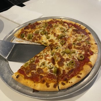Pizzeria Ora - Chicago Style Pizza - Thin crust, extra crispy. Pepperoni and green olive go to for me! - Pizza Near Me - Chicago, Illinois Pizzeria Ora - Chicago Style Pizza - Thin crust, extra crispy. Pepperoni and green olive go to for me! - Pizza Near Me - Chicago, Illinois