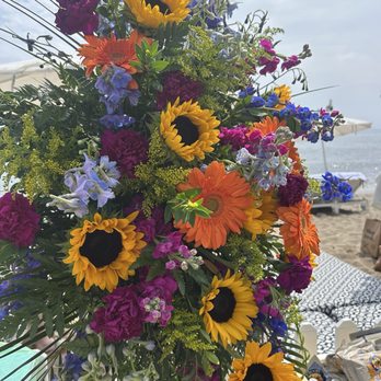 The Flower Factory - Second sunlit memories wreath. Stunning especially when in the sun. - Florists Near Me - Tarzana, California The Flower Factory - Second sunlit memories wreath. Stunning especially when in the sun. - Florists Near Me - Tarzana, California