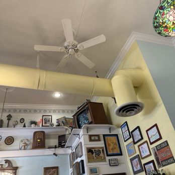 MeeMa’s - Living Room - Breakfast & Brunch Near Me - Long Beach, California