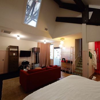 The Russell - Tower suite bedroom - Hotels Near Me - Nashville, Tennessee