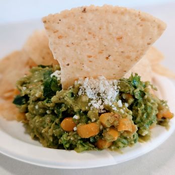 Admirals Club - Concourse H/K - Guacamole + Chips - Airport Lounges Near Me - Chicago, Illinois Admirals Club - Concourse H/K - Guacamole + Chips - Airport Lounges Near Me - Chicago, Illinois