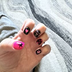 L'acqua Nails and Lashes - Fun nail design done by Tracy