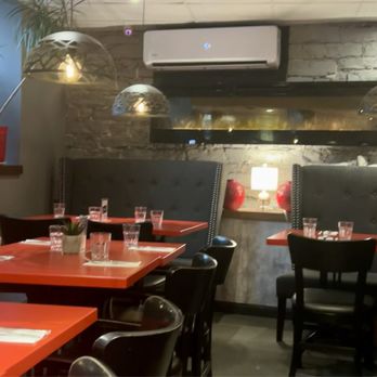 Polina Pizzeria - Lower floor dining area - Pizza Near Me - Quebec City, Quebec Polina Pizzeria - Lower floor dining area - Pizza Near Me - Quebec City, Quebec