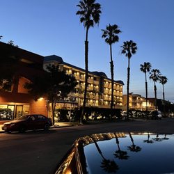 Inn by the Sea La Jolla - Hotel at night