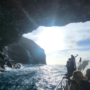 Holoholo Charters - Na Pali coast - Boating Near Me - Eleele, Hawaii