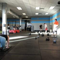 H.I.I.T. Fit - Different stations: kettlebell, barbell, body work, plyometrics