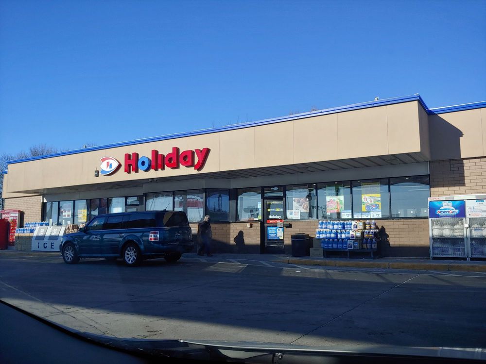 HOLIDAY STATION STORE 1015 State Highway 24, Clearwater, Minnesota