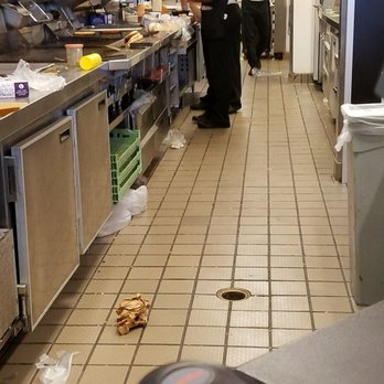 Steak ’n Shake - chefs in a commercial kitchen - Burgers Near Me - Clearwater, Florida Steak ’n Shake - chefs in a commercial kitchen - Burgers Near Me - Clearwater, Florida
