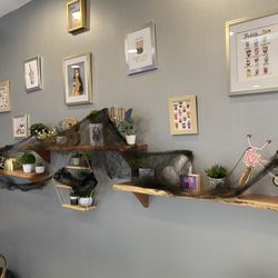Beau Tea and The bites - Art decor shelves and pics
