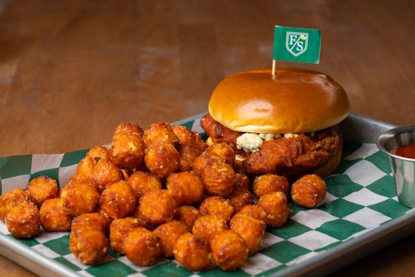 Fairway Social Trilith by null