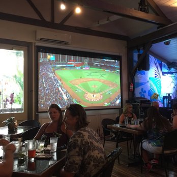 Three's Bar & Grill - Asian Fusion Near Me - Kihei, Hawaii