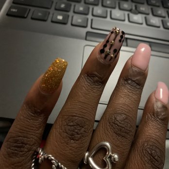 Wheatland Nail Bar - Design by other tech  but lumpy underneath. - Nail Salons Near Me - Dallas, Texas