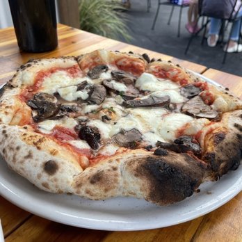 Fiammé - Funghi Pizza - Pizza Near Me - Naperville, Illinois