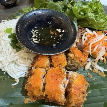 Di An Vietnamese Cuisine - V05. Bet Bún Nem Cua Bế Thịt Nướng / 烤猪肉蟹春卷檬 / Crab Spring Roll and Grill Pork with Vermicelli - Vietnamese Near Me - Markham, Ontario Di An Vietnamese Cuisine - V05. Bet Bún Nem Cua Bế Thịt Nướng / 烤猪肉蟹春卷檬 / Crab Spring Roll and Grill Pork with Vermicelli - Vietnamese Near Me - Markham, Ontario