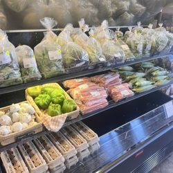 Prairy Market & Deli - Fresh produce