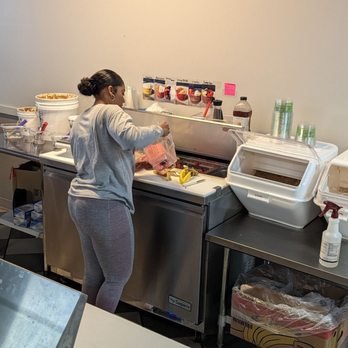 Refresh Cafe and Smoothie Bar - a woman preparing food - Juice Bars & Smoothies Near Me - Rochester, New York