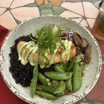 Robins Restaurant - New American Near Me - Cambria, California
