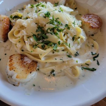 TAVERNA - Fettuccine Alfredo with Scallops - Italian Near Me - Jacksonville, Florida