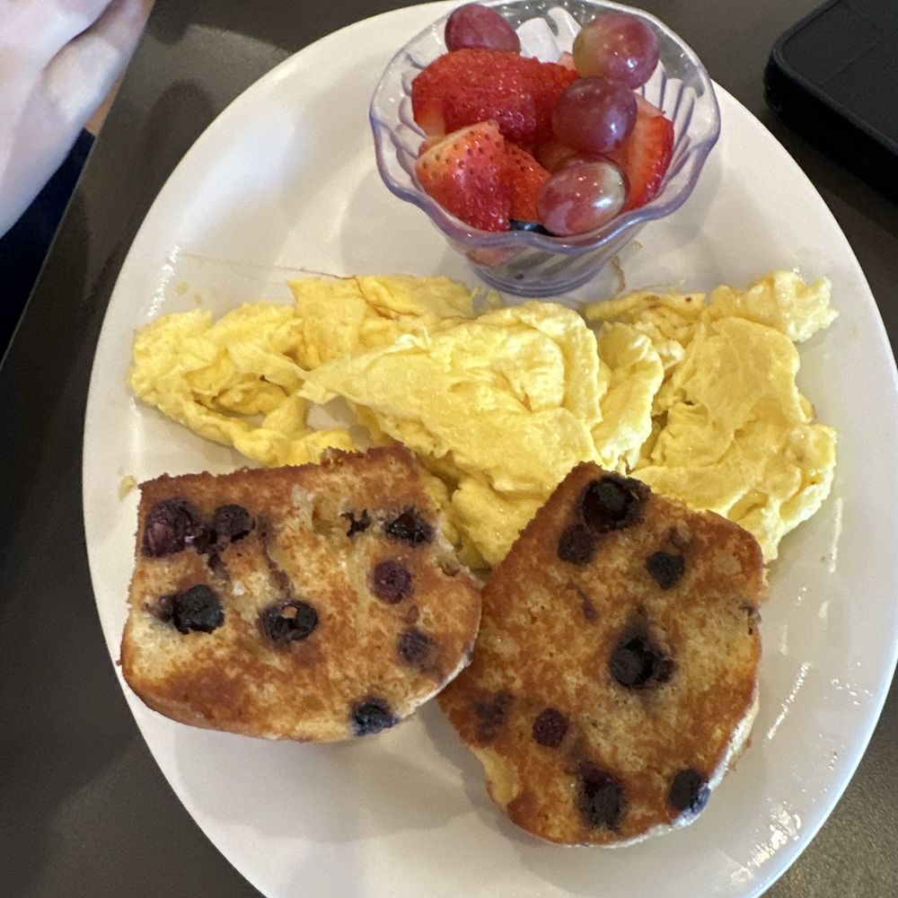 Eggs Up Grill - Blueberry muffin and eggs - Breakfast & Brunch Near Me - Winter Garden, Florida Eggs Up Grill - Blueberry muffin and eggs - Breakfast & Brunch Near Me - Winter Garden, Florida