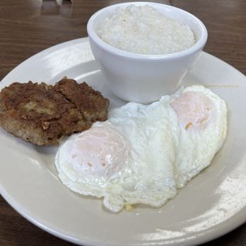 Lincoln's Waffle Shop - Simple but delicious - American Near Me - Washington, DC, District of Columbia