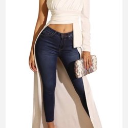 So Addictive Boutique - Ordered this top in black.