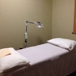 Chinese Acupuncture & Herbs - Patient room 1