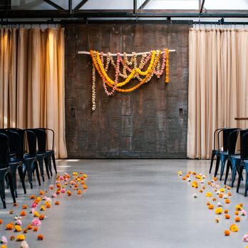 Persephone Floral Atelier - Flowers: Persephone Floral Atelier. Photography: Anna Zajac Weddings. - Florists Near Me Persephone Floral Atelier - Flowers: Persephone Floral Atelier. Photography: Anna Zajac Weddings. - Florists Near Me