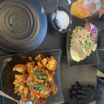 Krungthep Thai Cuisine - Crispy Garlic Chicken and Pad Thai - Thai Near Me - Burien, Washington Krungthep Thai Cuisine - Crispy Garlic Chicken and Pad Thai - Thai Near Me - Burien, Washington