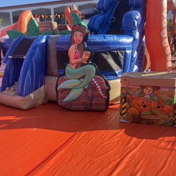 Pasadena Pumpkin Patch - Pirate ship inflatable - Pumpkin Patches Near Me - Pasadena, California