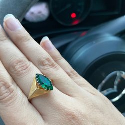Back In Time - Gorgeous emerald and gold ring with great price
