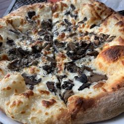 Jolly Pumpkin - Old Mission Peninsula - Mushroom pizza