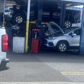Harbor Chevrolet - Truck getting oil change after 21/2 hr wait - Car Dealers Near Me - Long Beach, California Harbor Chevrolet - Truck getting oil change after 21/2 hr wait - Car Dealers Near Me - Long Beach, California
