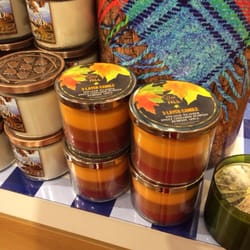 Bath & Body Works - 3 layer fall candle mmmm