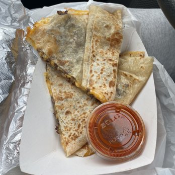 Tres Amigos - Quesadilla asada - Food Trucks Near Me - Flagstaff, Arizona