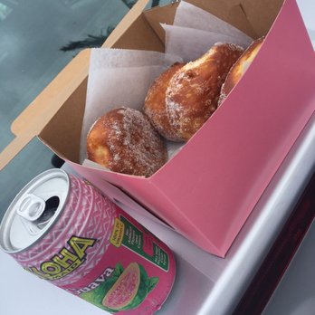 Leonard's Bakery Malasadamobile - Food Trucks Near Me - Honolulu, Hawaii