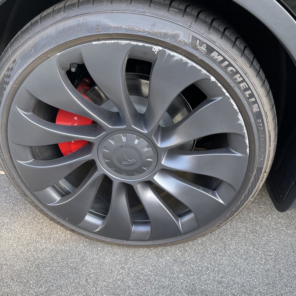 Before picture of damaged Tesla Model Y wheels Before picture of damaged Tesla Model Y wheels