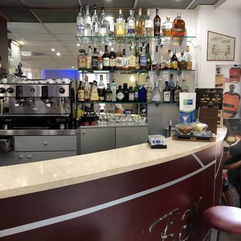 Holiday Inn Express - Bar area. - Bed & Breakfast Near Me - Rome, RM Holiday Inn Express - Bar area. - Bed & Breakfast Near Me - Rome, RM